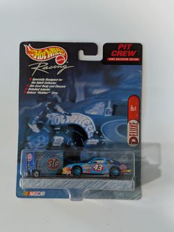 2000 Hot Wheels NASCAR #43 Pit Crew Collector Edition Toy Car