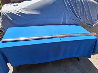 Pre-owned 1972 Chevrolet side Molding