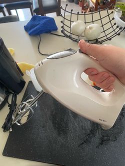 Electric mixer/blender