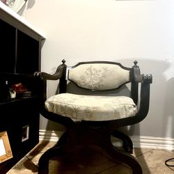 1960s vintage Throne/Alter chair