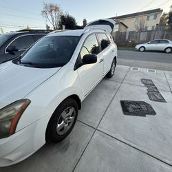 2015 Nissan Rogue Select In Very Good Condition With 123,000  Miles Automatic 4 Cylinders New Front And Rear Brakes Tires Are In Excellent Condition