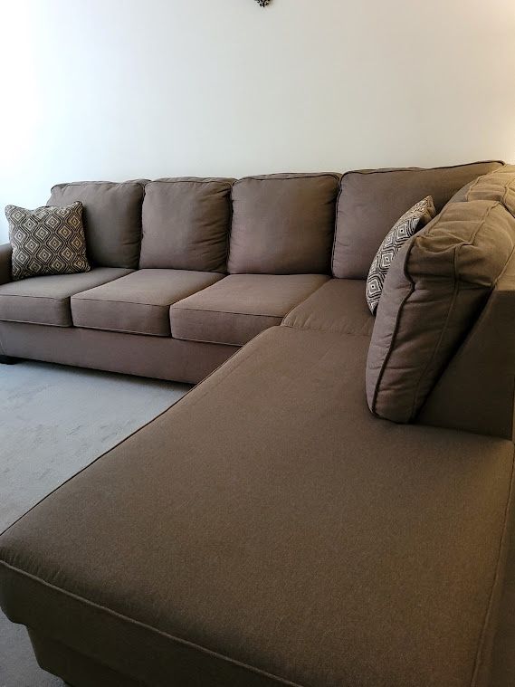 Sectional Couch In Excellent Condition