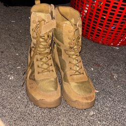 Boots 9.5