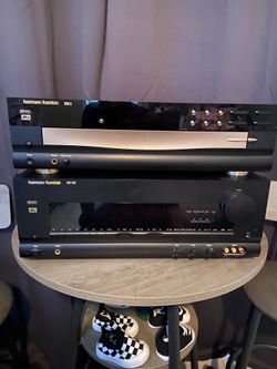 Harman/kardon  AVR 500 digital amp and 5 disc changer