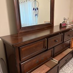 7 Wood Drawers Dresser 