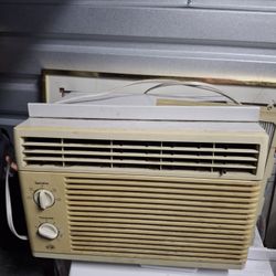 Air-conditioned window style.  