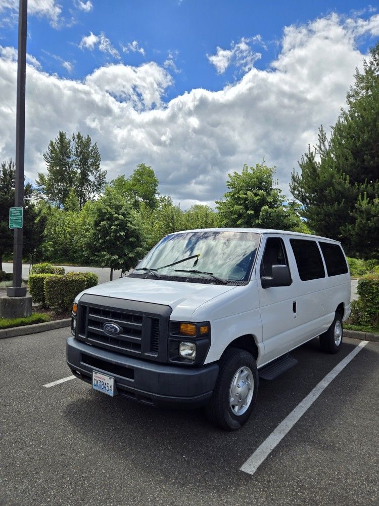 2013 Ford E-350