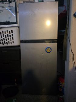 Midea 4.5 cubic ft Fridge & Freezer