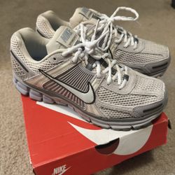 Nike Vomero 5 SE Light Orewood Brown Size 8M/9.5W