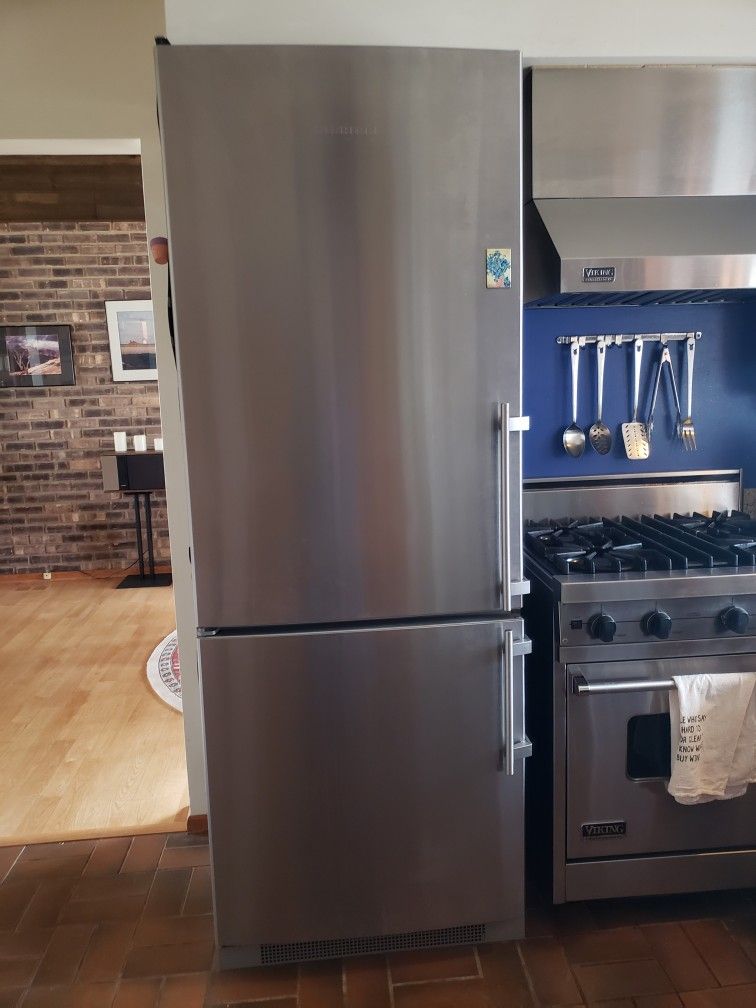 LIEBHERR 15.5 Counter Depth Refrigerator with Bottom Freezer
