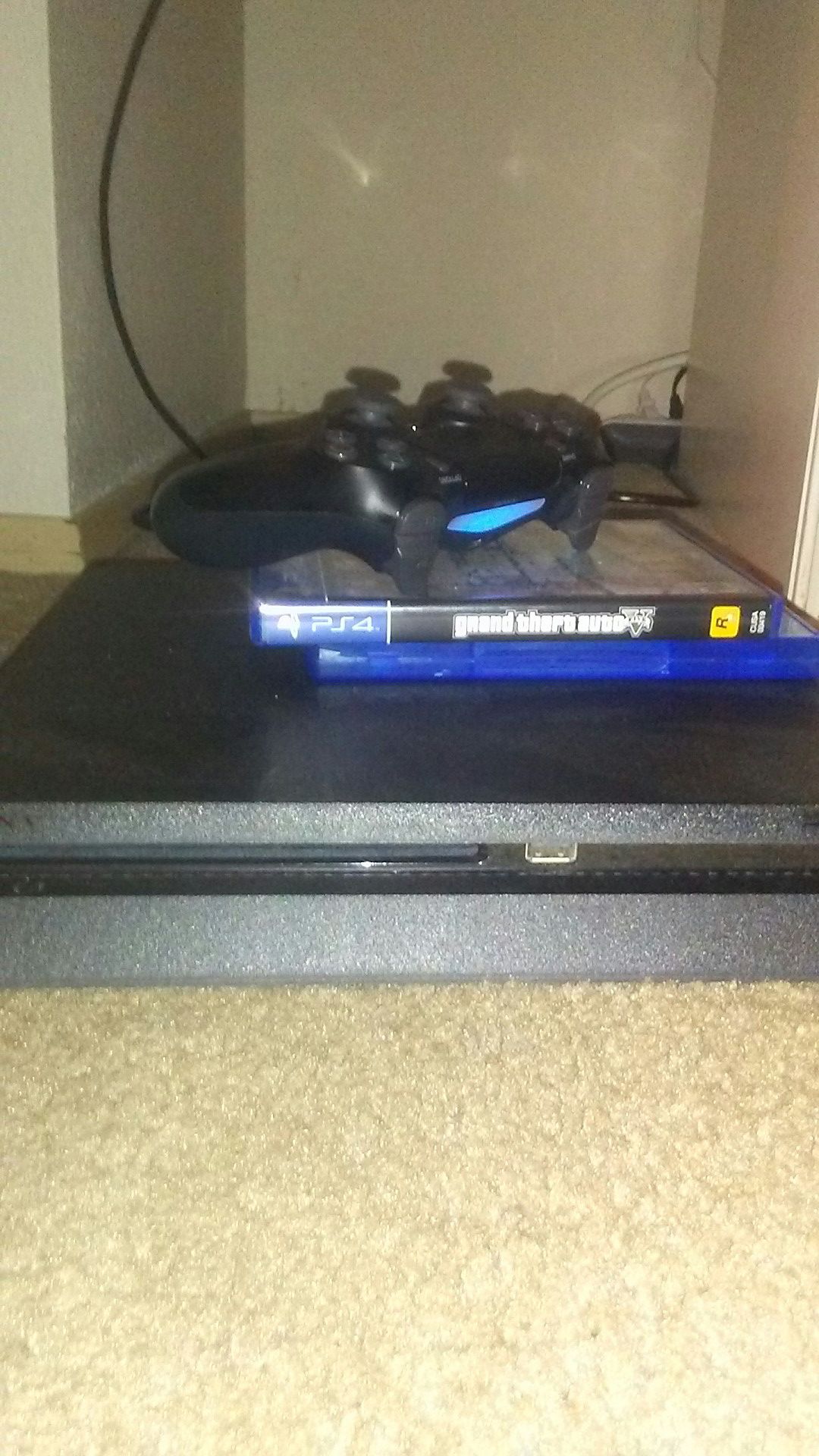 Ps4 500gb with 5 games
