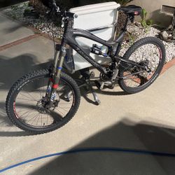 Santa Cruz Nomad XL Mountain Bike 
