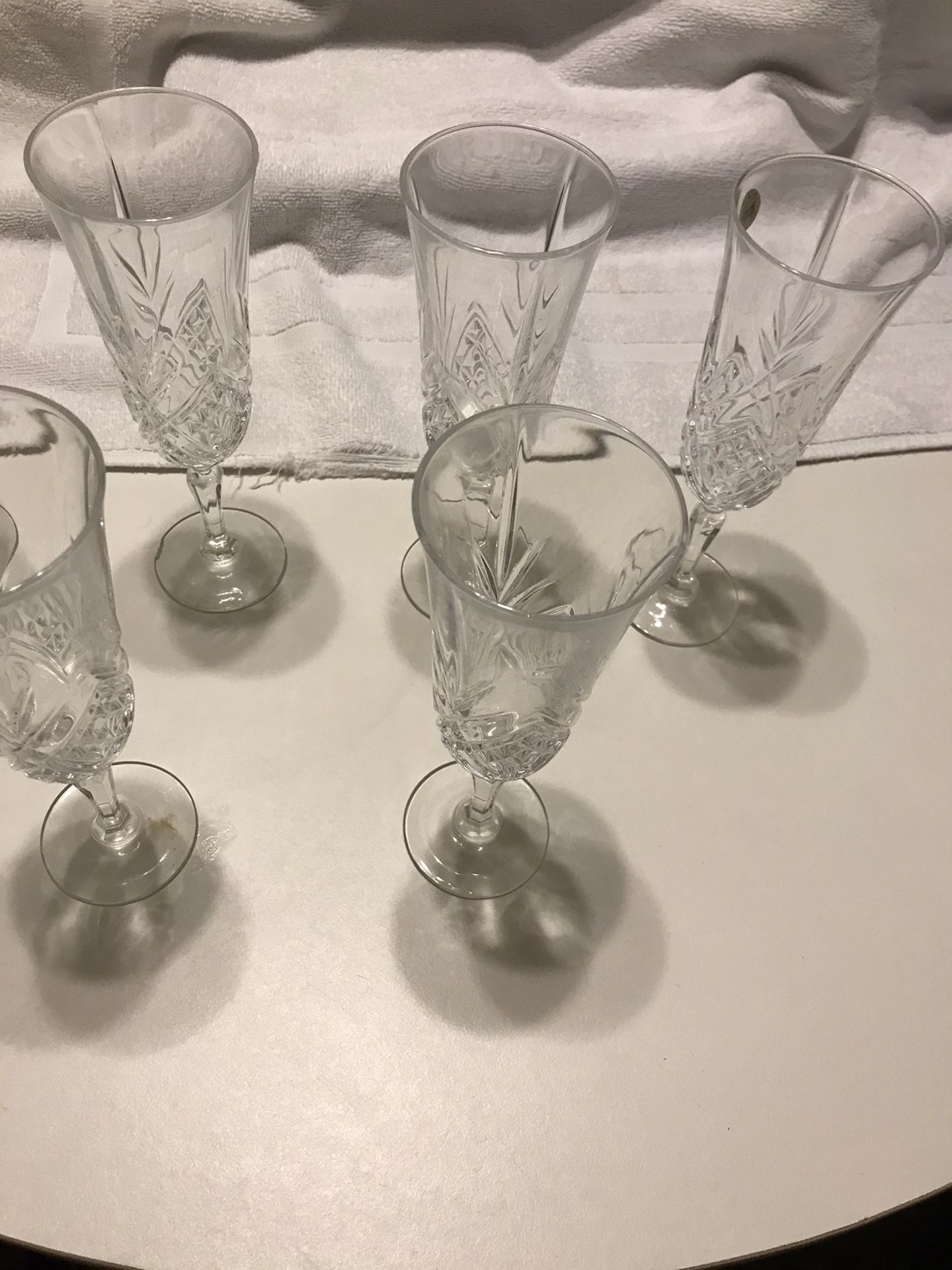 Six cups like new excellent condition all$20