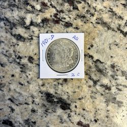 1921 D MORGAN SILVER DOLLAR.   (26c)
