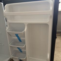 Mini fridge 2.7 Cu