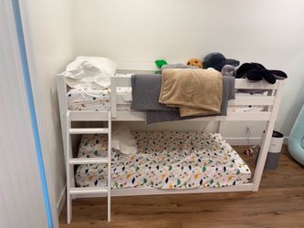 Twin bunk bed. Like new