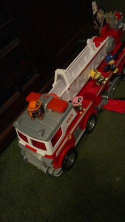 Paw Patrol Fire Truck with characters