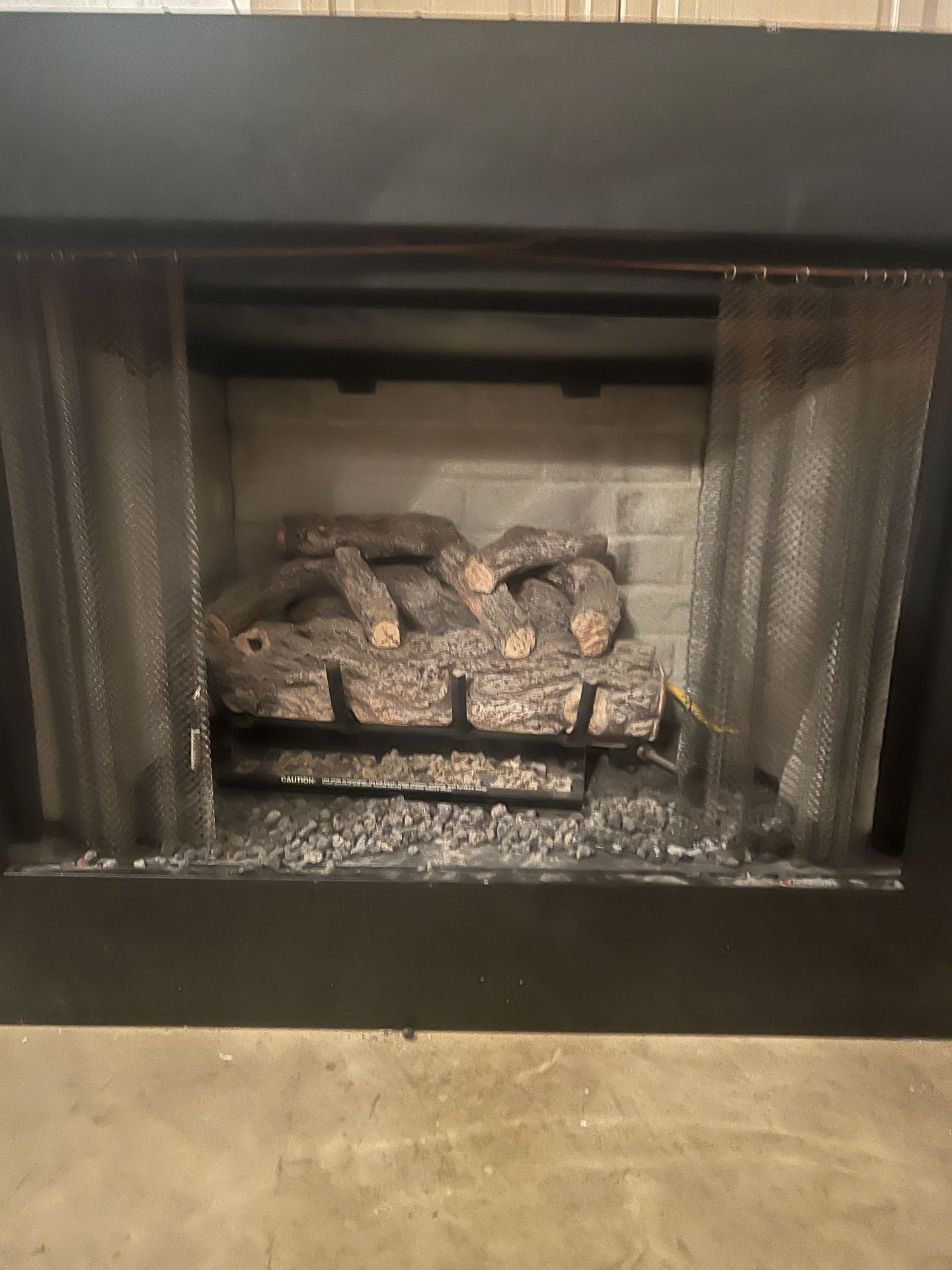 Gas logs with firebox