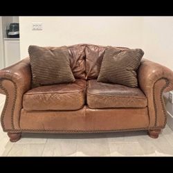 Nice Two Set Leather Couch Good Condition 