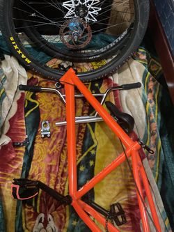 THRONE PART OUT [SHOOT OFFERS‼️‼️]  OR TRADE FOR FIXIE  LMK