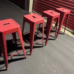 4 Bar Stool / 4  Bancos De Barra / 30 Each / 30Cada Uno 