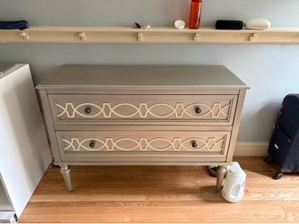 Dresser, great looking, perfect for bedroom or living room