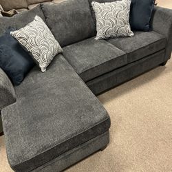 Stylish Reversing Chaise Sectional! 