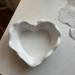 Ruffled White Heart Dish