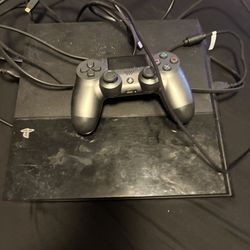 SELLING PS4