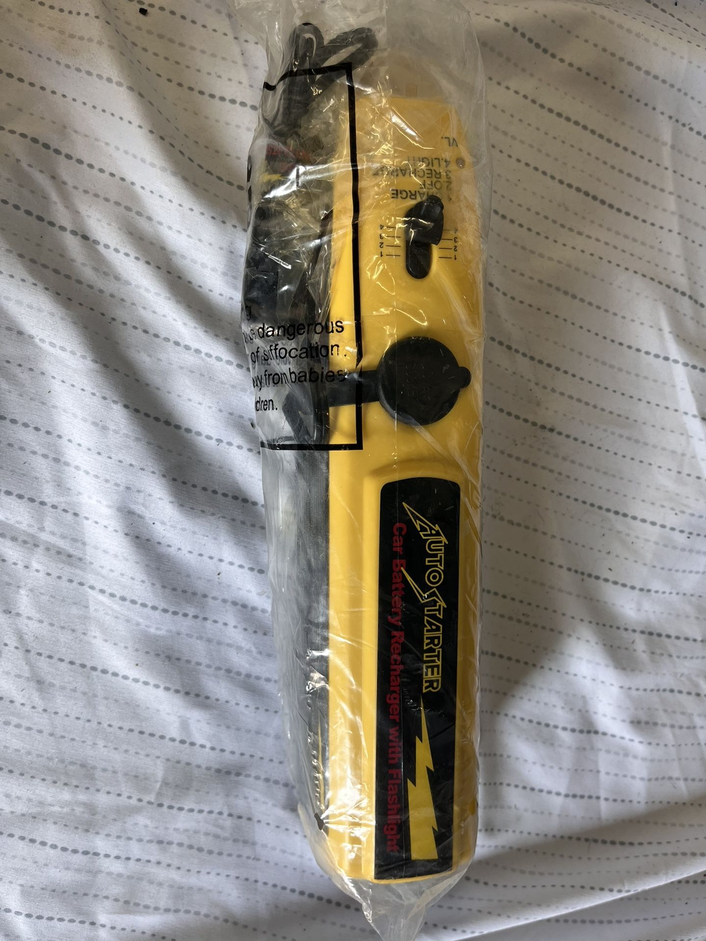 Auto Starter Car Battery Recharger With Flashlight