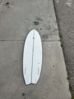 Asymmetrical Twin Fin