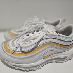 Nike Ladies Shoes Size 5