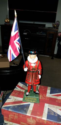 Beefeater London gin statue with British flag