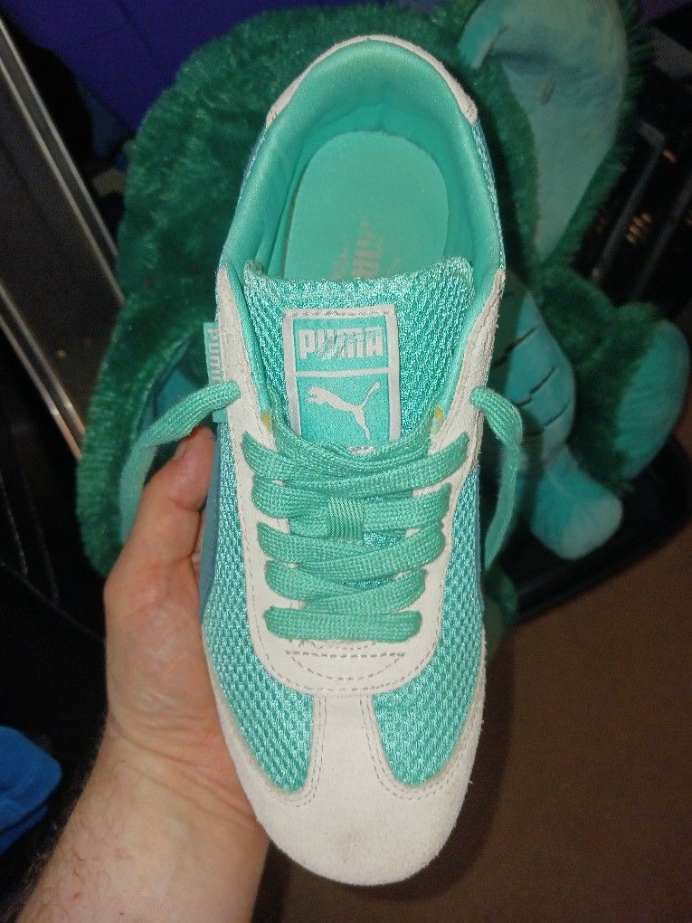 Puma Vintage Puma โ 7 1/2 ใWomen's Mesh And Leatherโ Hopscotch Pattern Bottom Vintage!- Hunter Green /Over Aqua "and Chalk White They're In Size 71/2