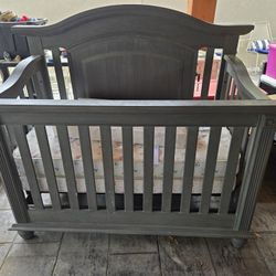 Baby Crib With Mattress 