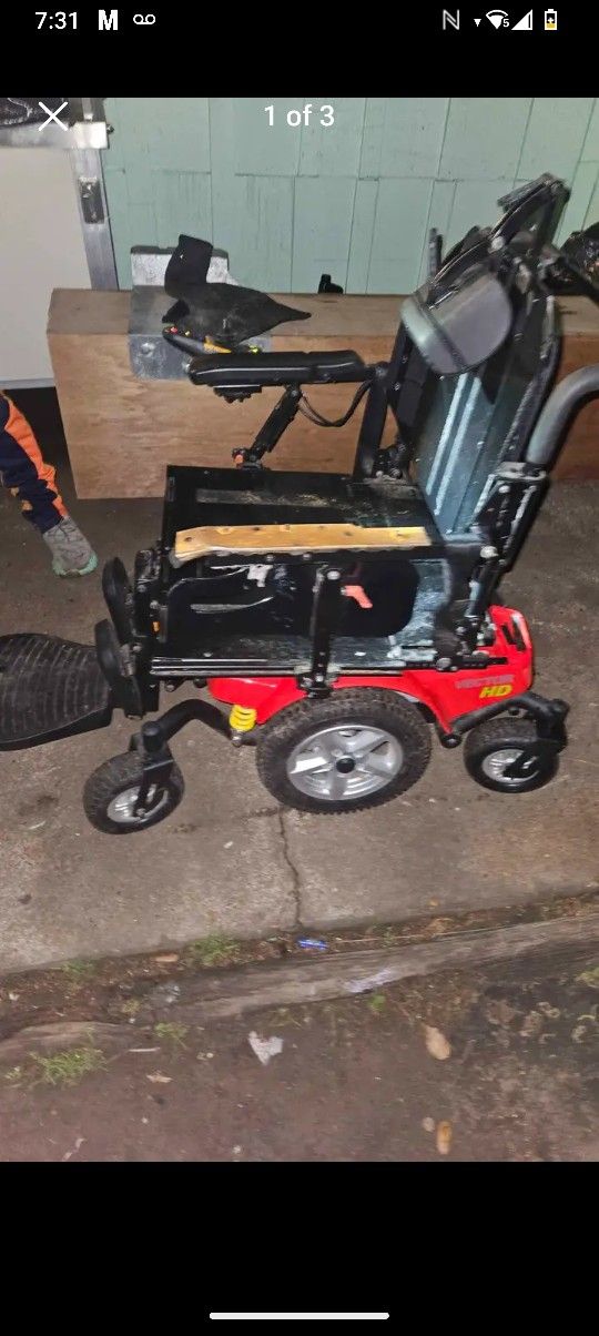 ELECTRIC WHEELCHAIR