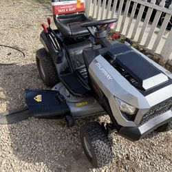 MT100 42 in. 13.5 HP 500cc E1350 Series Briggs and Stratton Engine 6-Speed Manual Gas Riding Lawn Tractor Mower by Murray