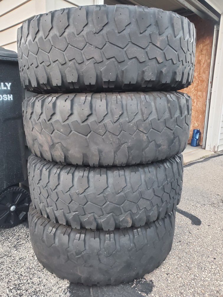 Bighorn Maxxis Tires 
32x11.50R15LT
