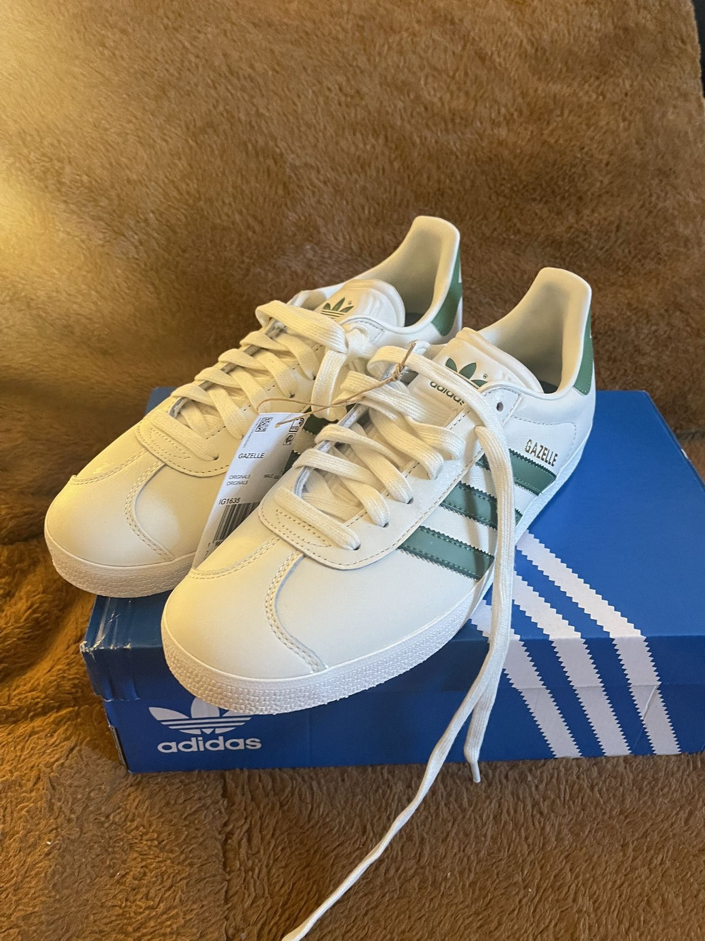 Men New Adidas Gazelle White and Green Sneakers size 7.5