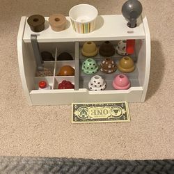 Melissa and Doug Ice Cream Counter