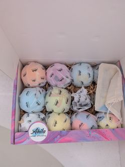 Pack of bath bombs