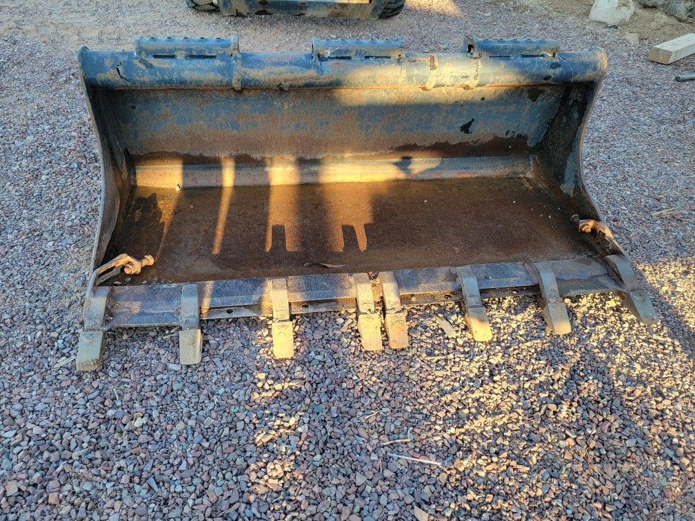 60" Bobcat Bucket