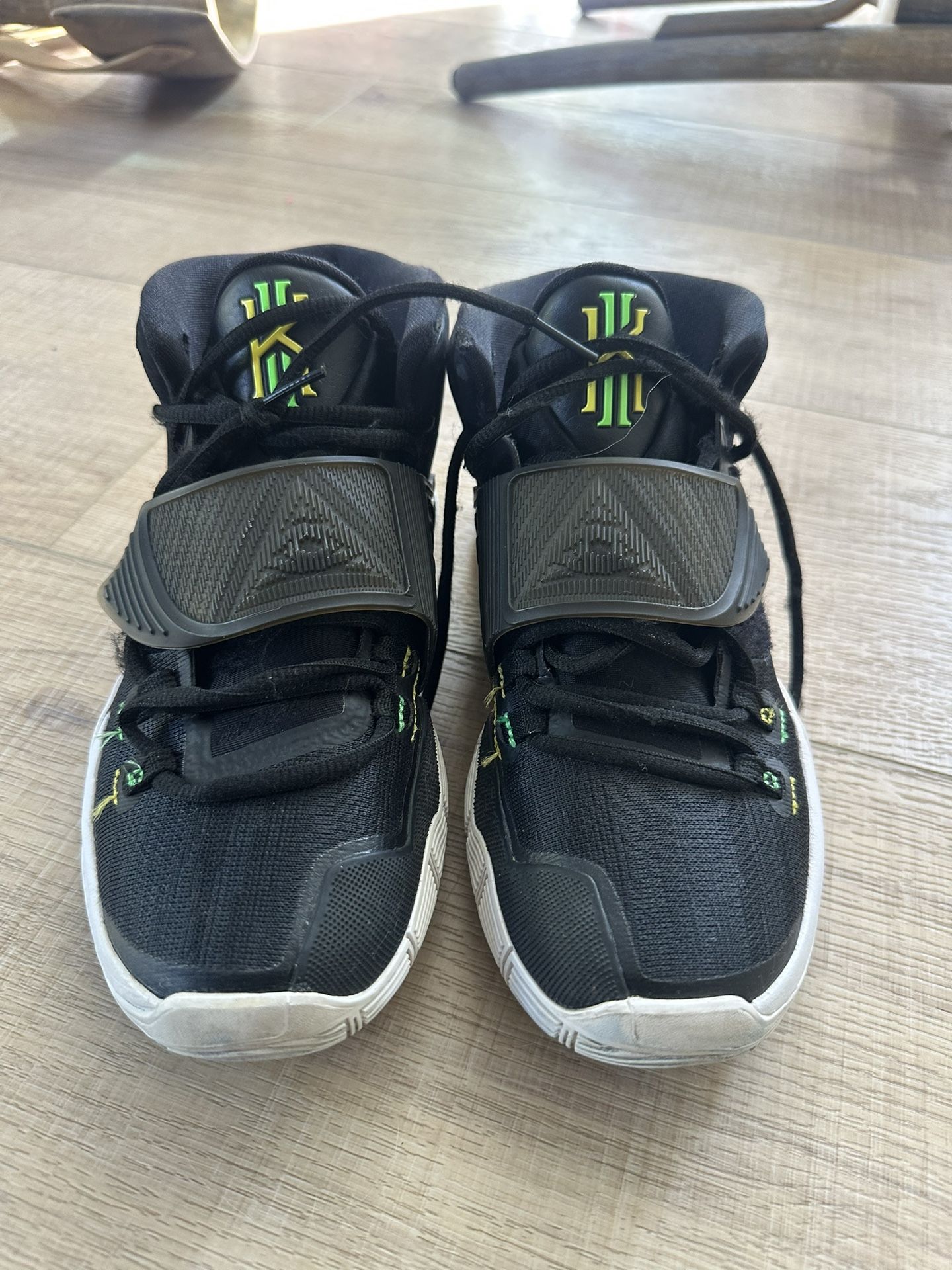 Nike basketball Shoes Kyrie Men size 7.5