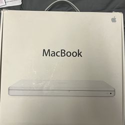 Early Apple MacBook With Box And Charger