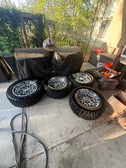 Hostile Wheels with 35x12.50R22LT Ironman All Country M/T Tires