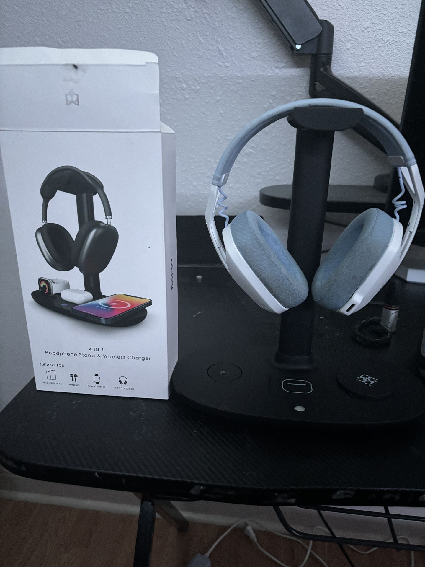Headphone Stand With Apple Product Chargers