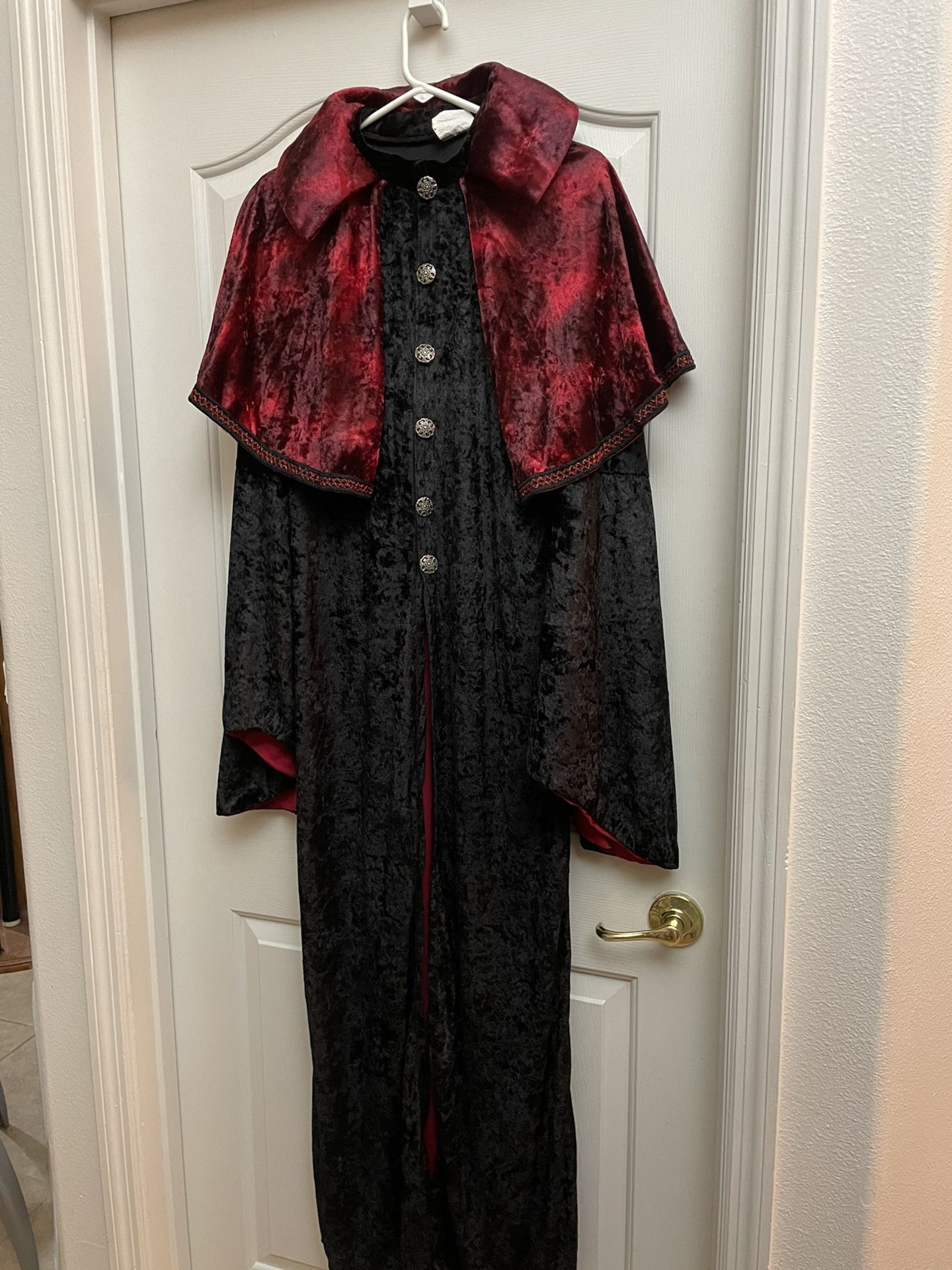 Men’s Large Gothic Priest Robe Halloween Cosplay Costume