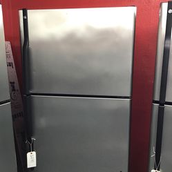 GE 18 Cu Ft Top And Bottom Black And Stainless Steel Fridge. 1 year Warranty 