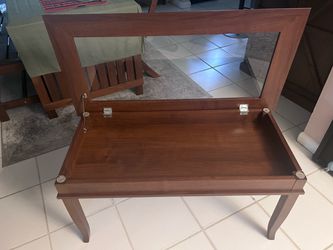 Display coffee table