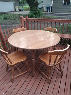 Dinning table 4 chairs great shape ready to ride